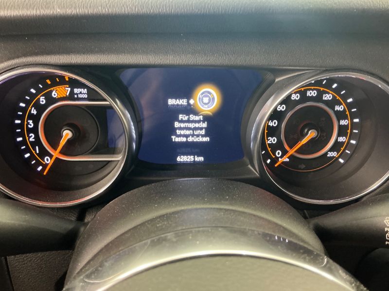 Jeep Wrangler Unlimited 2.0 TGDi Sahara — zdjęcie 13