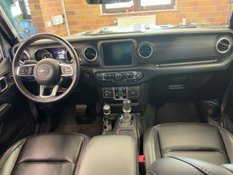 Jeep Wrangler Unlimited 2.0 TGDi Sahara — zdjęcie 12