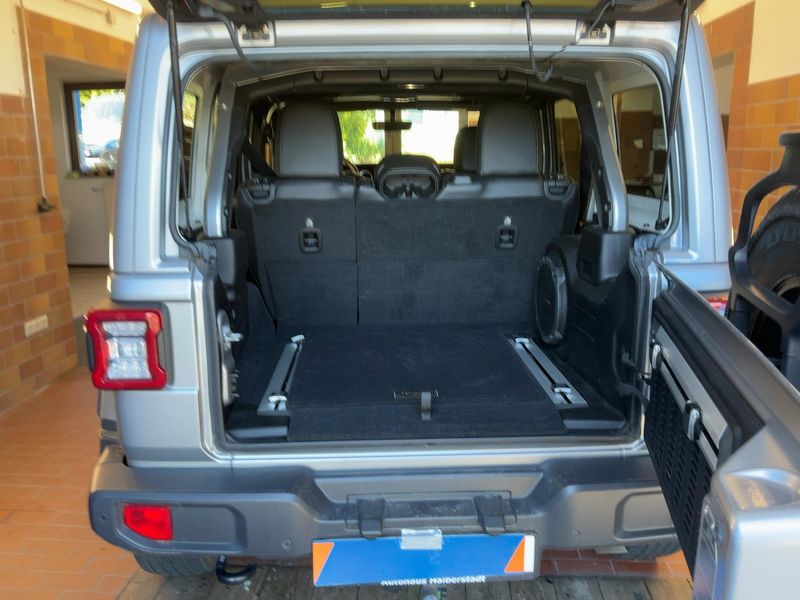 Jeep Wrangler Unlimited 2.0 TGDi Sahara — zdjęcie 10