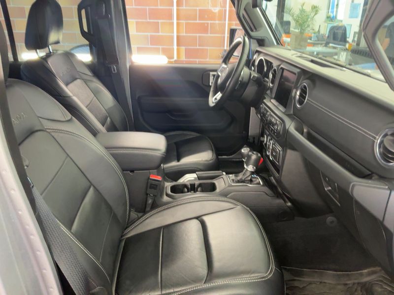 Jeep Wrangler Unlimited 2.0 TGDi Sahara — zdjęcie 11
