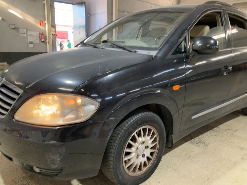 Ssangyong Rodius 270 Xdi Premium — zdjęcie 2