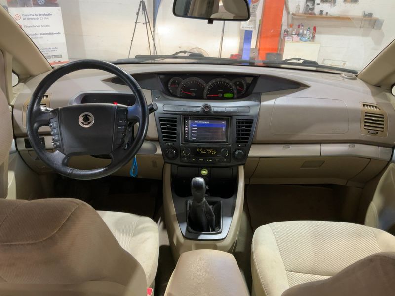 Ssangyong Rodius 270 Xdi Premium — zdjęcie 12