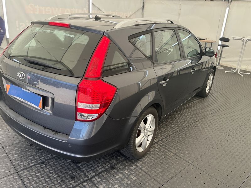 Kia cee'd 1.6 Vision — zdjęcie 2