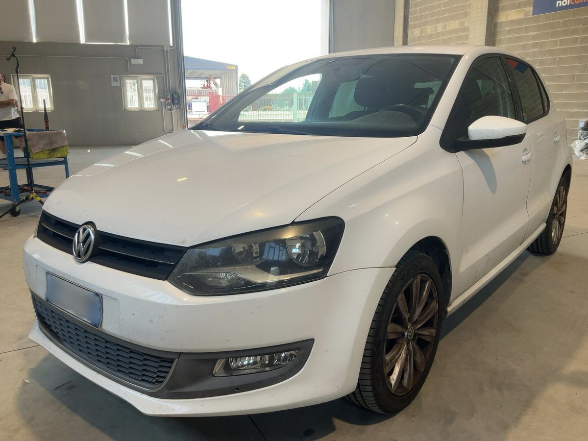 Volkswagen Polo 2010 — photo 1