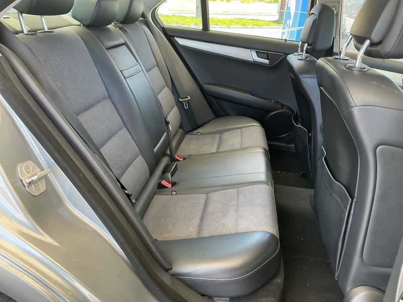 Mercedes-Benz C-Klasse C 220 CDI BlueEfficiency Avantgarde 2012 – снимка 19