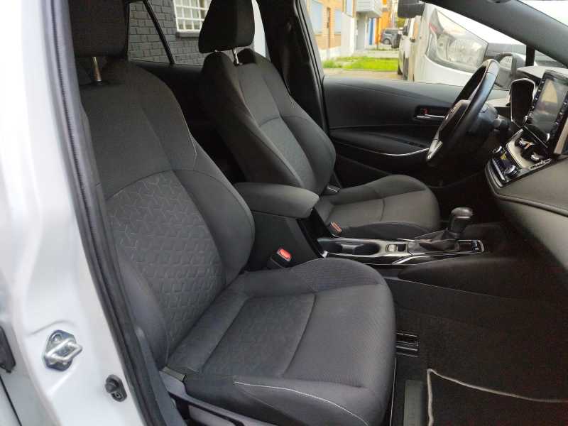 Toyota Corolla 1.8 Hybrid Business Edition photo Toyota Corolla 1.8 Hybrid Business Edition