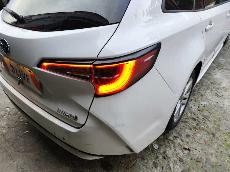 Toyota Corolla 1.8 Hybrid Business Edition photo Toyota Corolla 1.8 Hybrid Business Edition