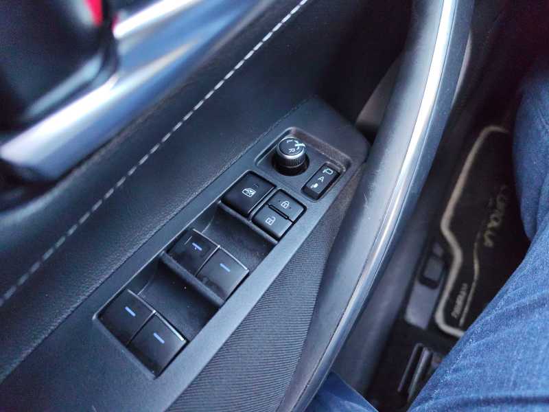 Toyota Corolla 1.8 Hybrid Business Edition photo Toyota Corolla 1.8 Hybrid Business Edition