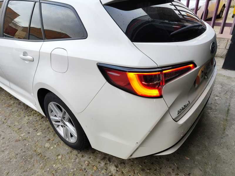 Toyota Corolla 1.8 Hybrid Business Edition photo Toyota Corolla 1.8 Hybrid Business Edition