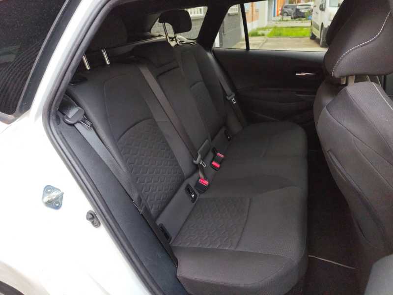 Toyota Corolla 1.8 Hybrid Business Edition photo Toyota Corolla 1.8 Hybrid Business Edition