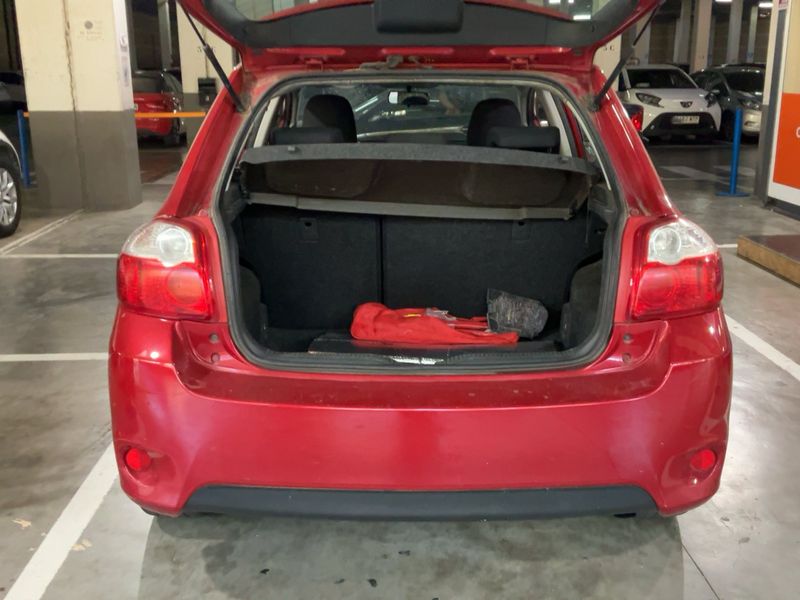 Toyota Auris 2.0 D-4D Active 2011 – снимка 15