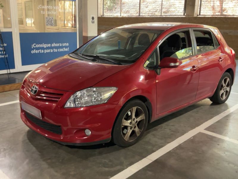 Toyota Auris 2.0 D-4D Active 2011 – снимка 1