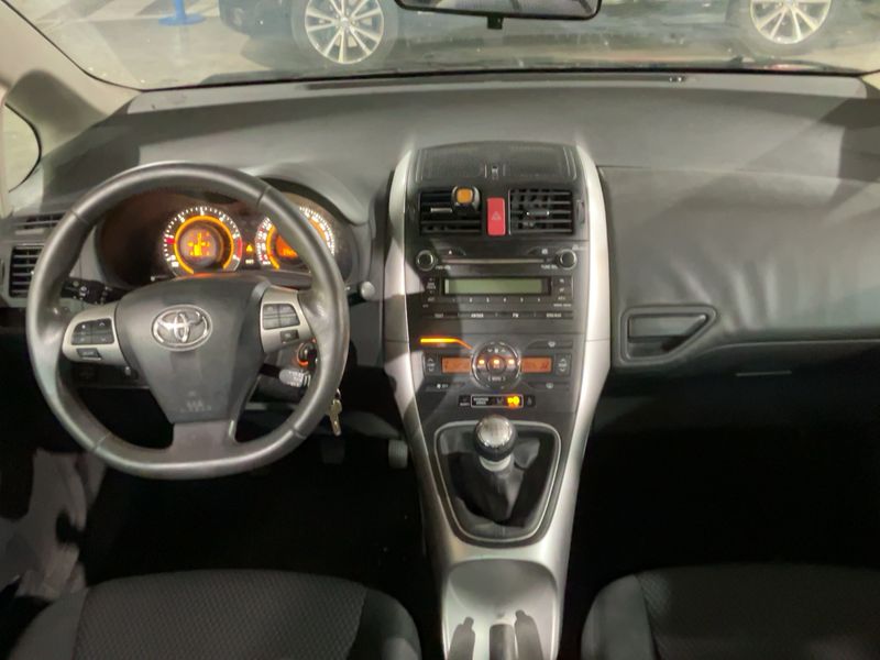 Toyota Auris 2.0 D-4D Active 2011 – снимка 17