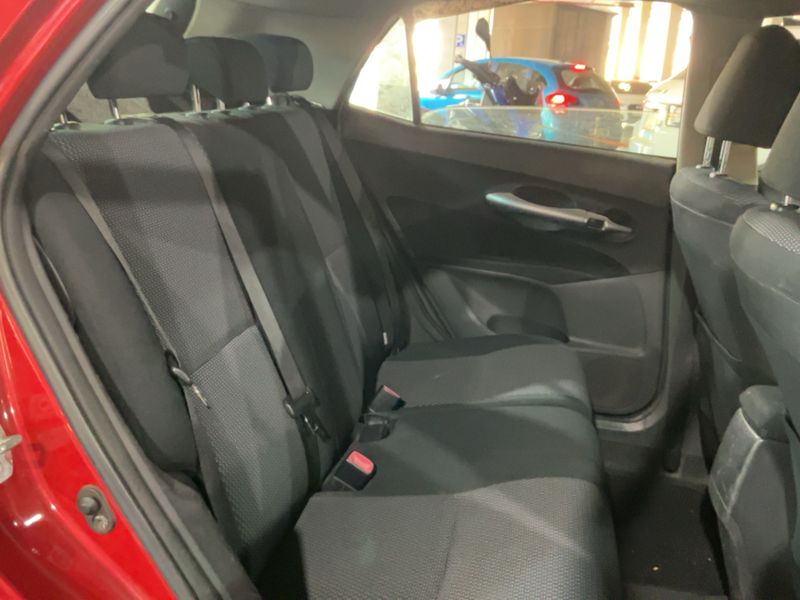 Toyota Auris 2.0 D-4D Active 2011 – снимка 19