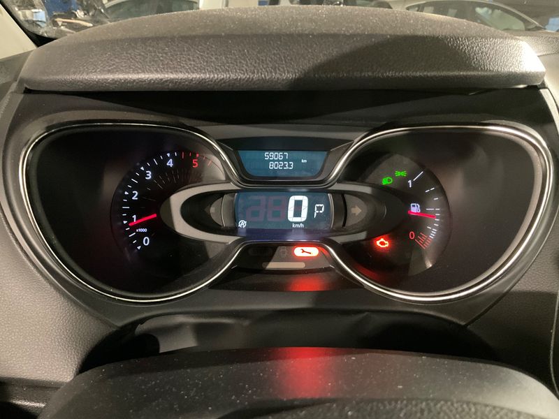 Renault Captur 1.5 dCi Sport Edition — zdjęcie 13