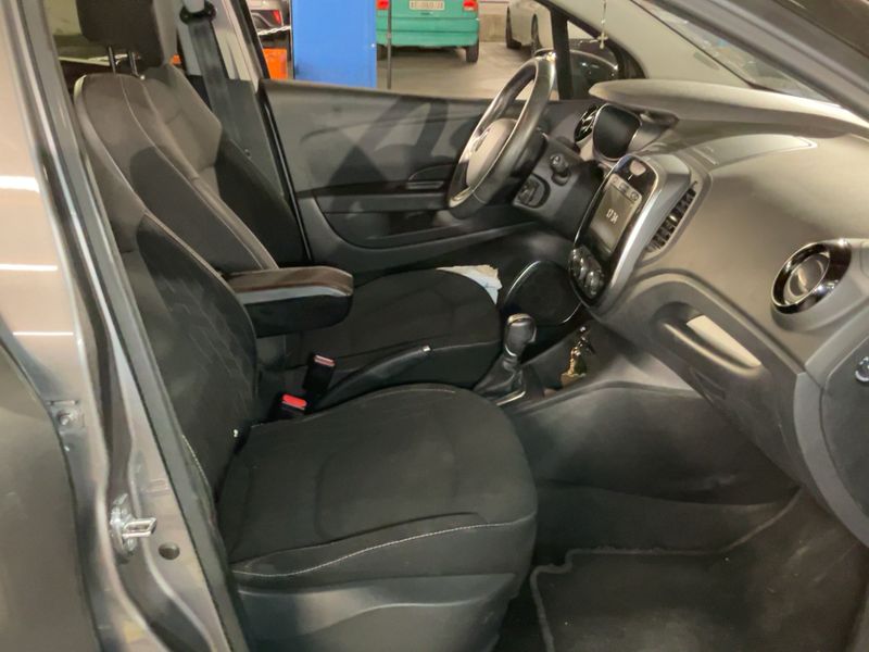 Renault Captur 1.5 dCi Sport Edition — zdjęcie 11