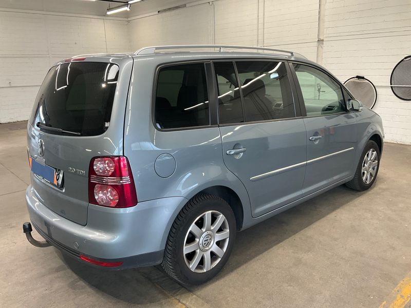 Volkswagen Touran 2.0 TDI Highline — zdjęcie 2