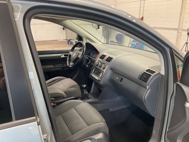 Volkswagen Touran 2.0 TDI Highline — zdjęcie 3