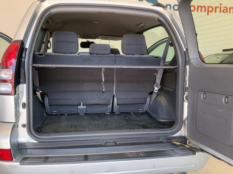 Toyota Land Cruiser 3.0 D-4D C — zdjęcie 10