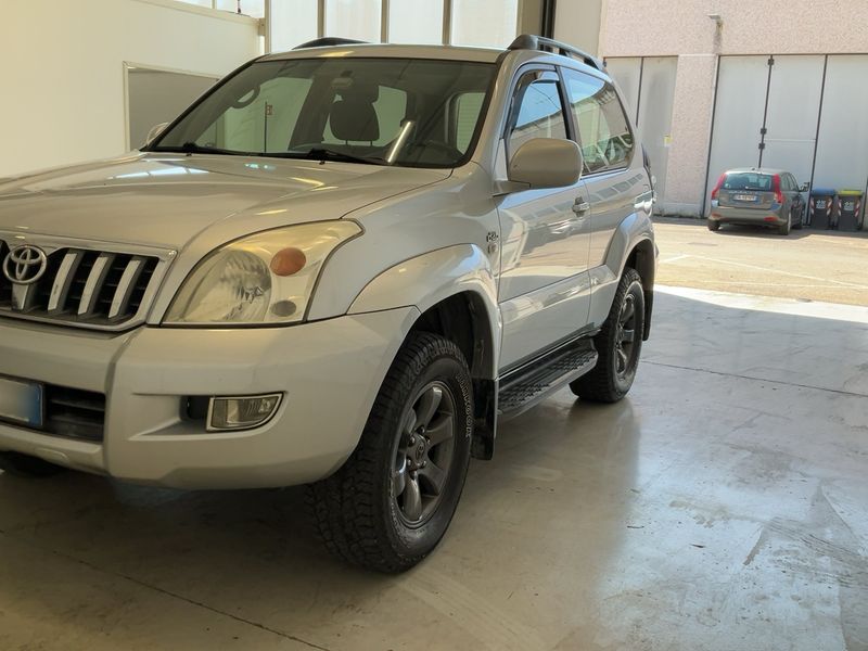 Toyota Land Cruiser 3.0 D-4D C — zdjęcie 2
