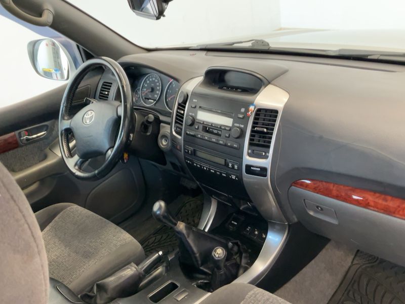 Toyota Land Cruiser 3.0 D-4D C — zdjęcie 12