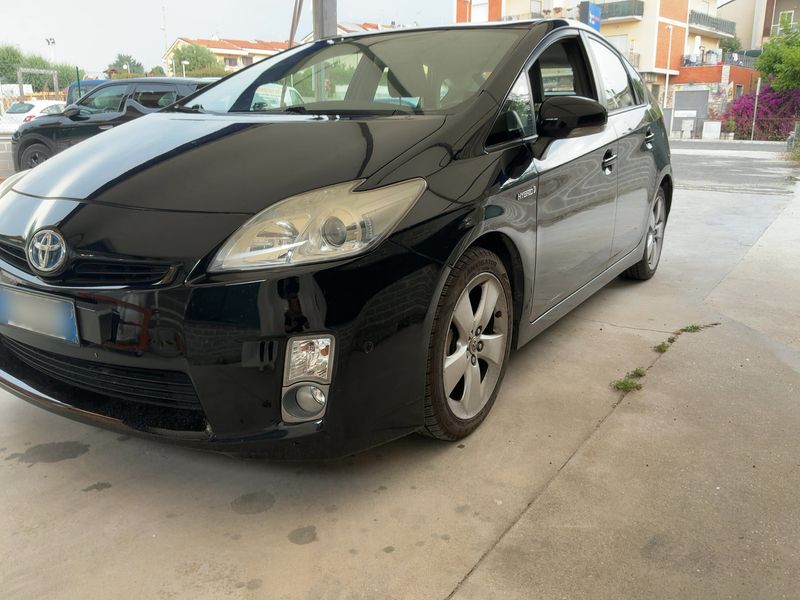 Toyota Prius 1.8 Life 2011 – снимка 2