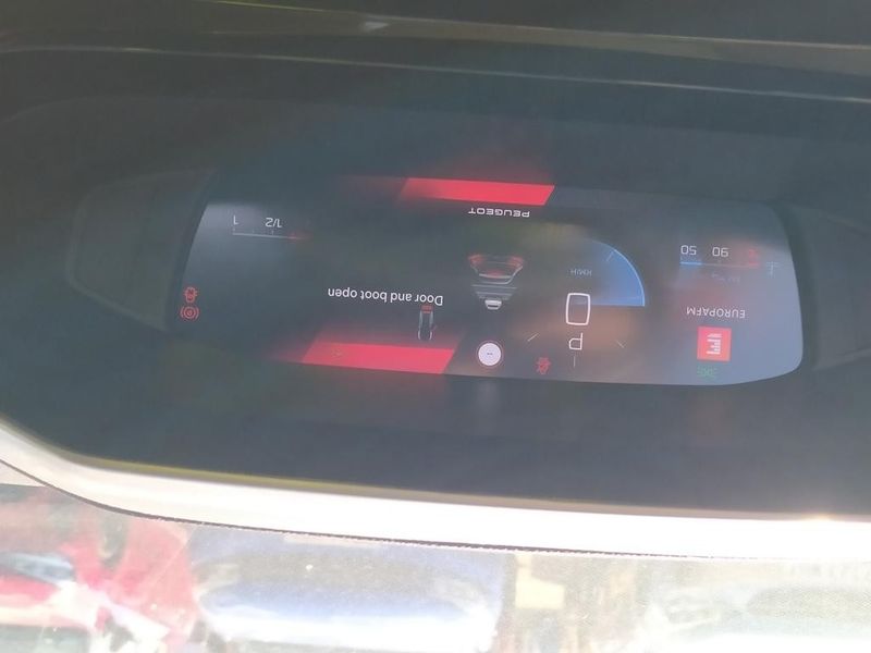 Peugeot 408 1.2 Mild-Hybrid Allure — zdjęcie 11