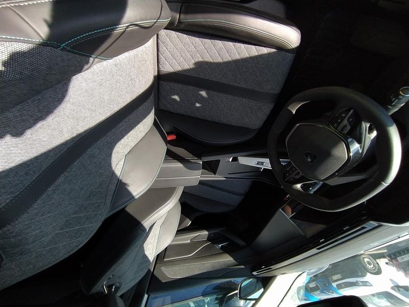 Peugeot 408 1.2 Mild-Hybrid Allure — zdjęcie 9