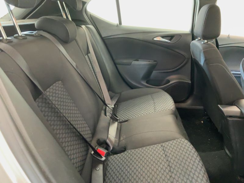 Opel Astra 1.2 Turbo Edition Start/Stop — zdjęcie 14