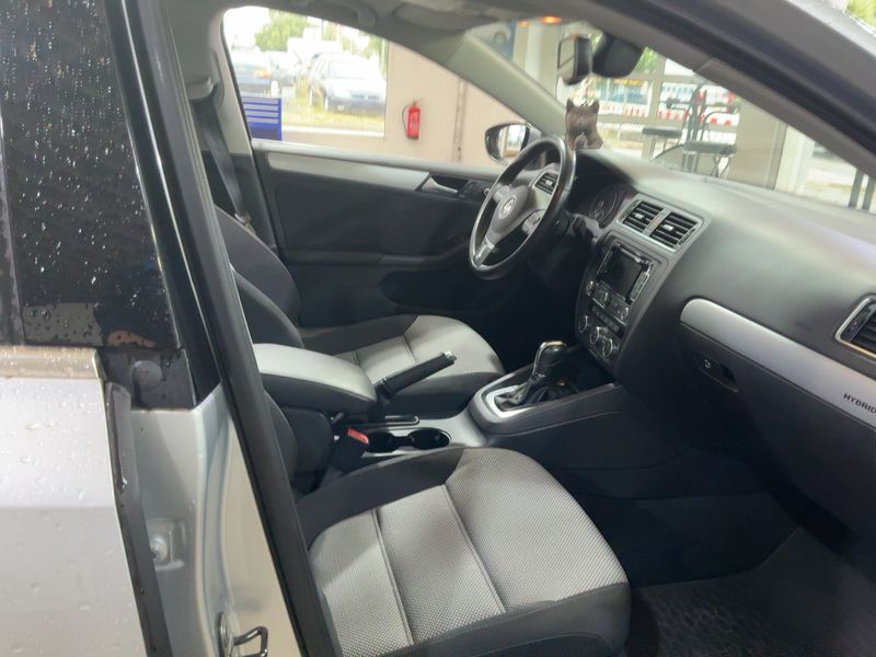 Volkswagen Jetta 1.4 TSI Hybrid Comfortline — zdjęcie 11