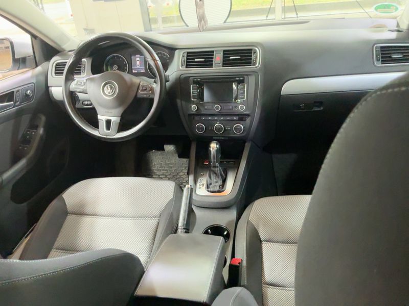 Volkswagen Jetta 1.4 TSI Hybrid Comfortline — zdjęcie 12