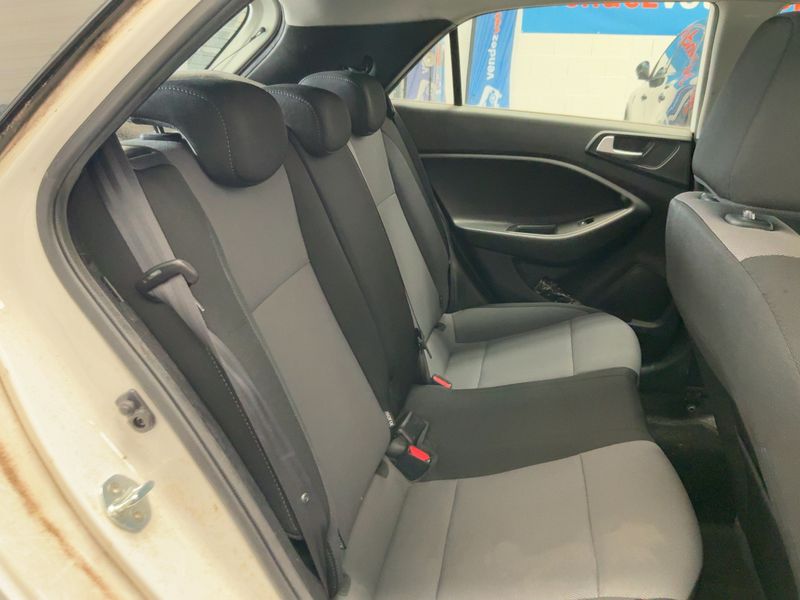 Hyundai i20 1.0 TGDI Intuitive — zdjęcie 14