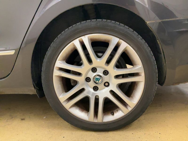 Skoda Superb 2.0 TDI Elegance 4x4 2011 – снимка 5