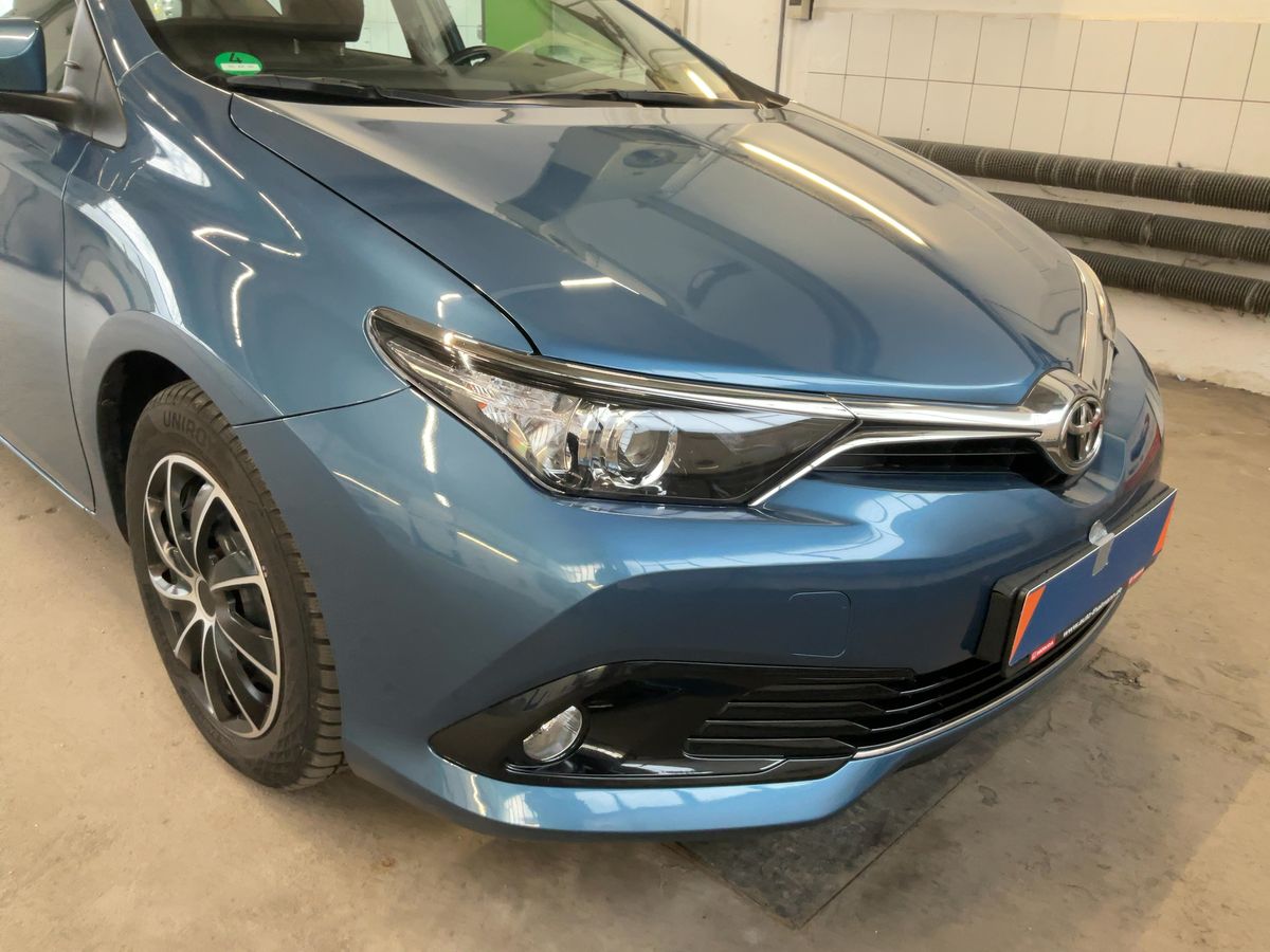 Toyota Auris 2016 — photo 13