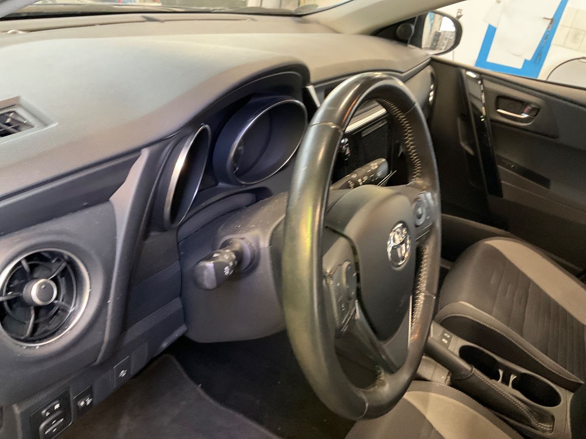 Toyota Auris 2016 — photo 29
