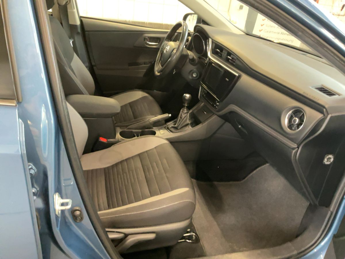 Toyota Auris 2016 — photo 18