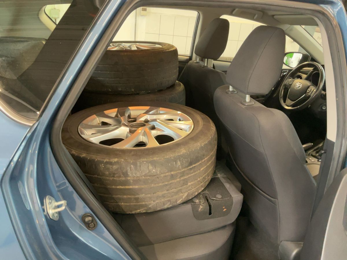 Toyota Auris 2016 — photo 21