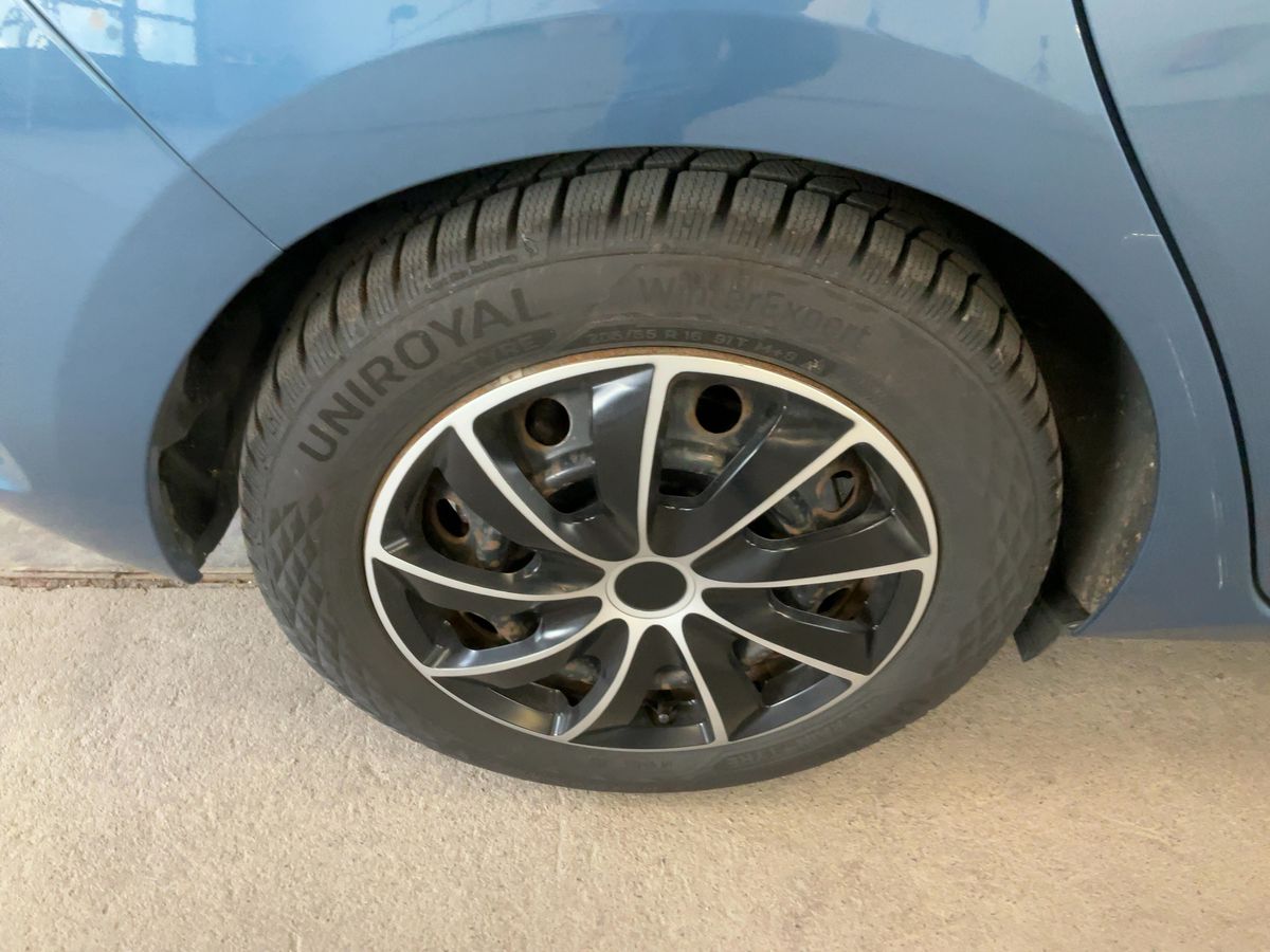 Toyota Auris 2016 — photo 10