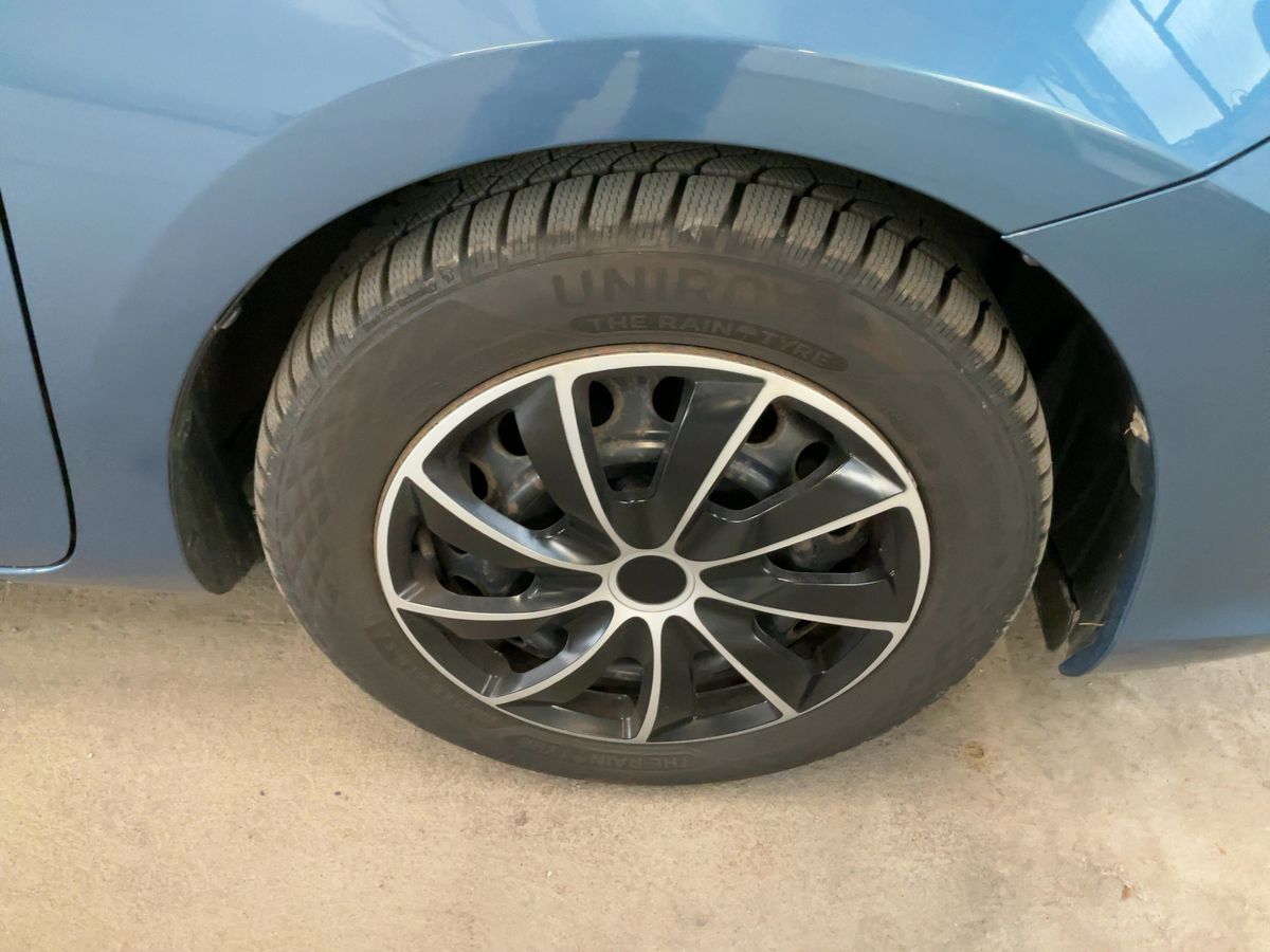 Toyota Auris 2016 — photo 12
