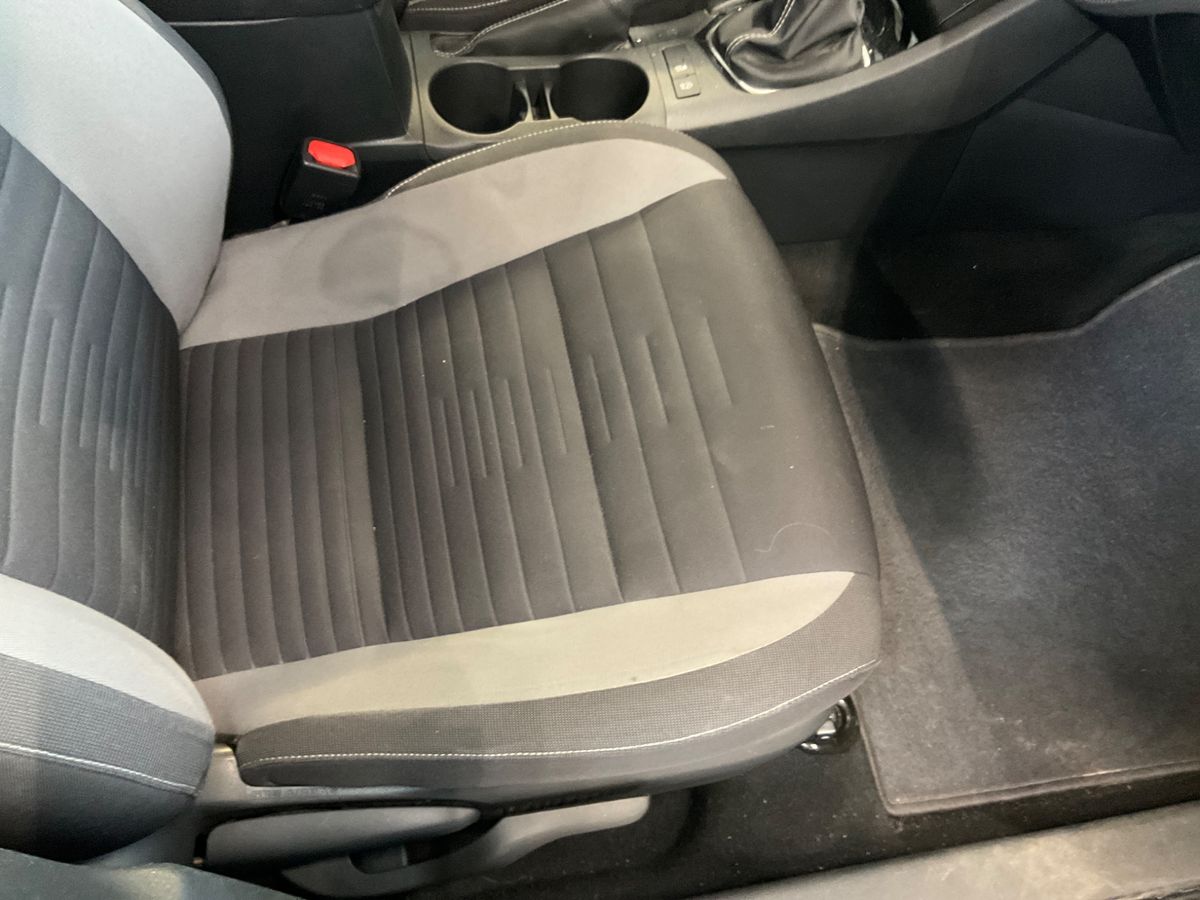 Toyota Auris 2016 — photo 33