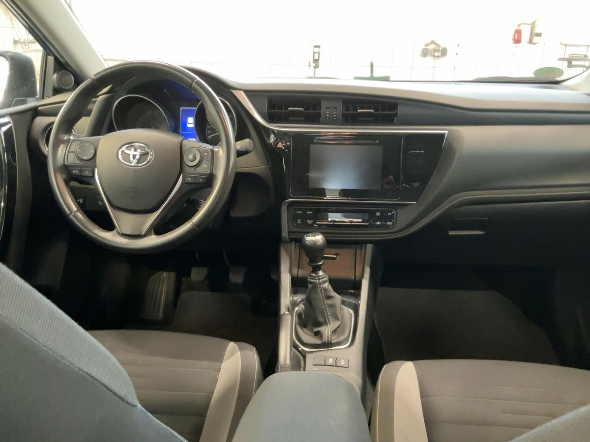 Toyota Auris 2016 — photo 19