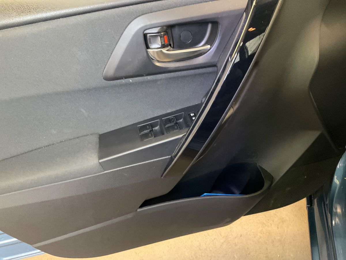 Toyota Auris 2016 — photo 32
