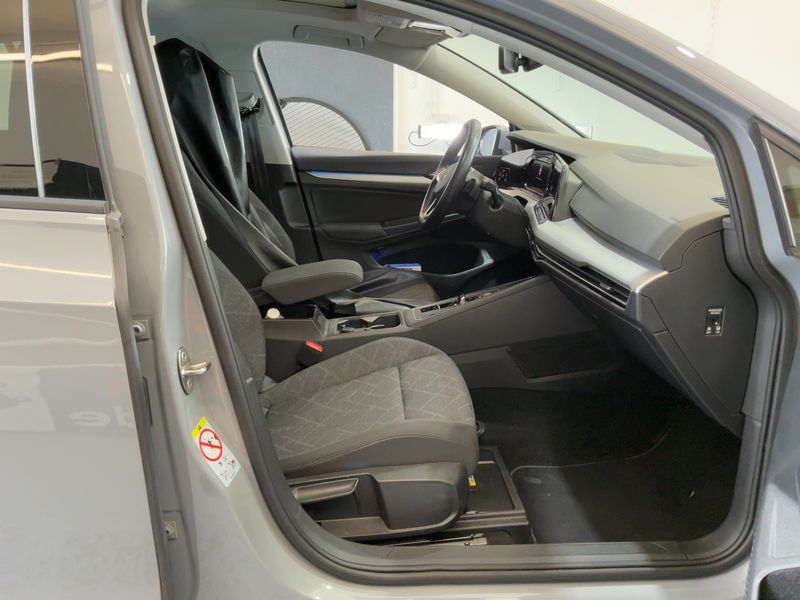 Volkswagen Golf VIII 1.5 eTSI ACT Life — zdjęcie 11