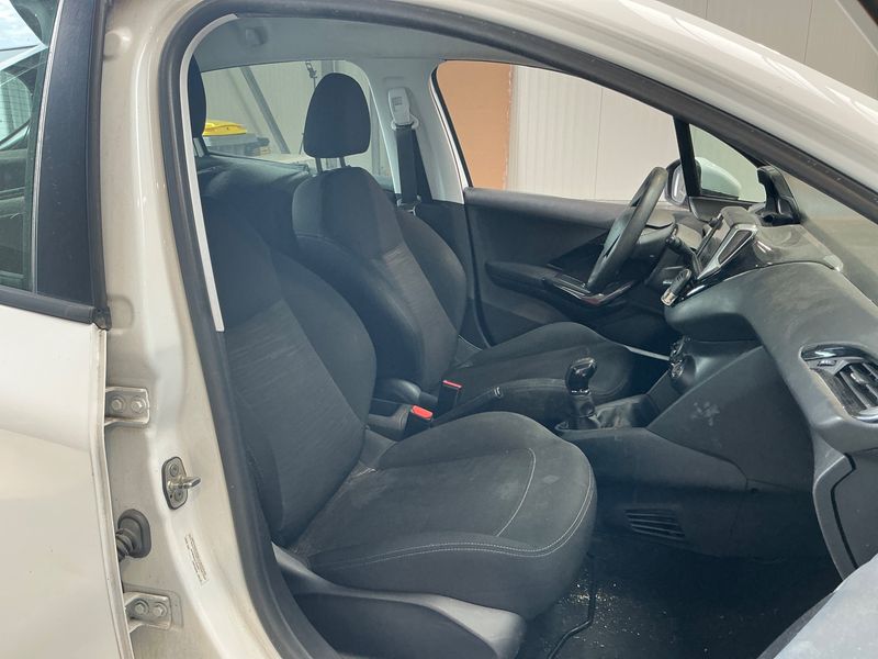 Peugeot 208 1.6 Blue-HDi Affaire Premium Pack 2017 – снимка 3