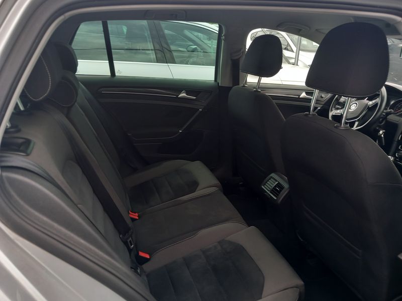Volkswagen Golf VII 1.6 TDI Highline 4Motion BlueMotion Tech — zdjęcie 13