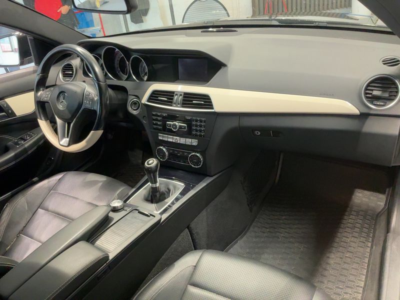 Mercedes-Benz C-Klasse C 180 CGI BlueEfficiency — zdjęcie 12