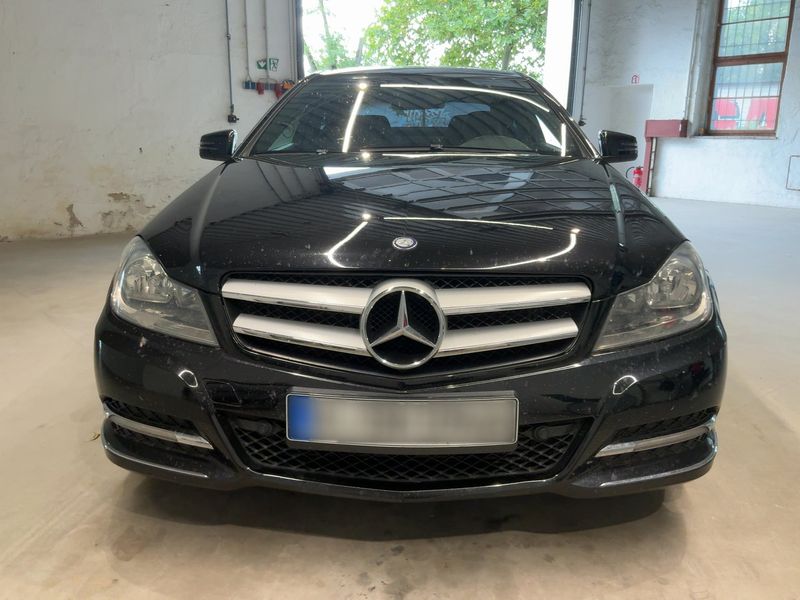 Mercedes-Benz C-Klasse C 180 CGI BlueEfficiency — zdjęcie 9