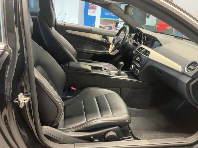 Mercedes-Benz C-Klasse C 180 CGI BlueEfficiency — zdjęcie 11