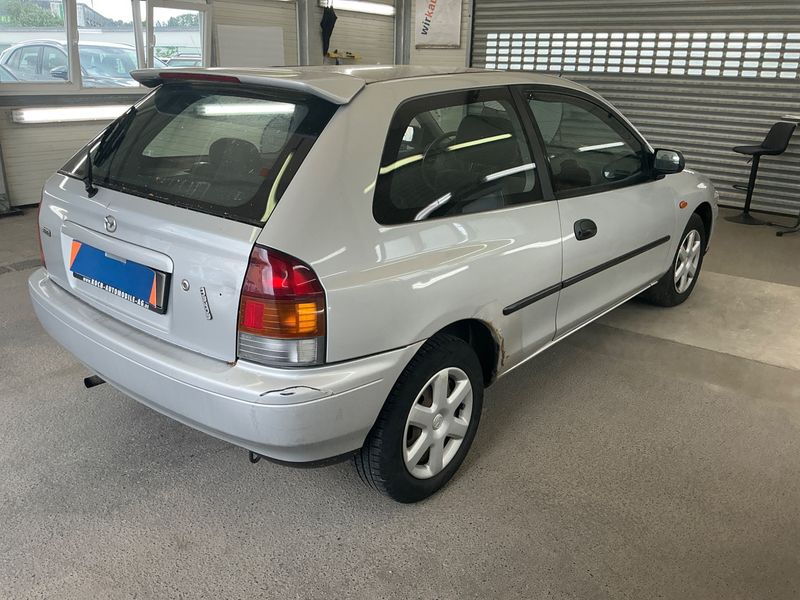 Mazda 323 1.5 C — zdjęcie 2
