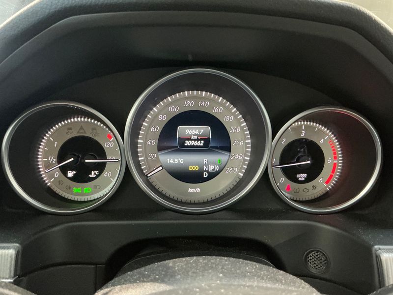 Mercedes-Benz E-Klasse E 250 CDI T 4Matic Avantgarde — zdjęcie 13